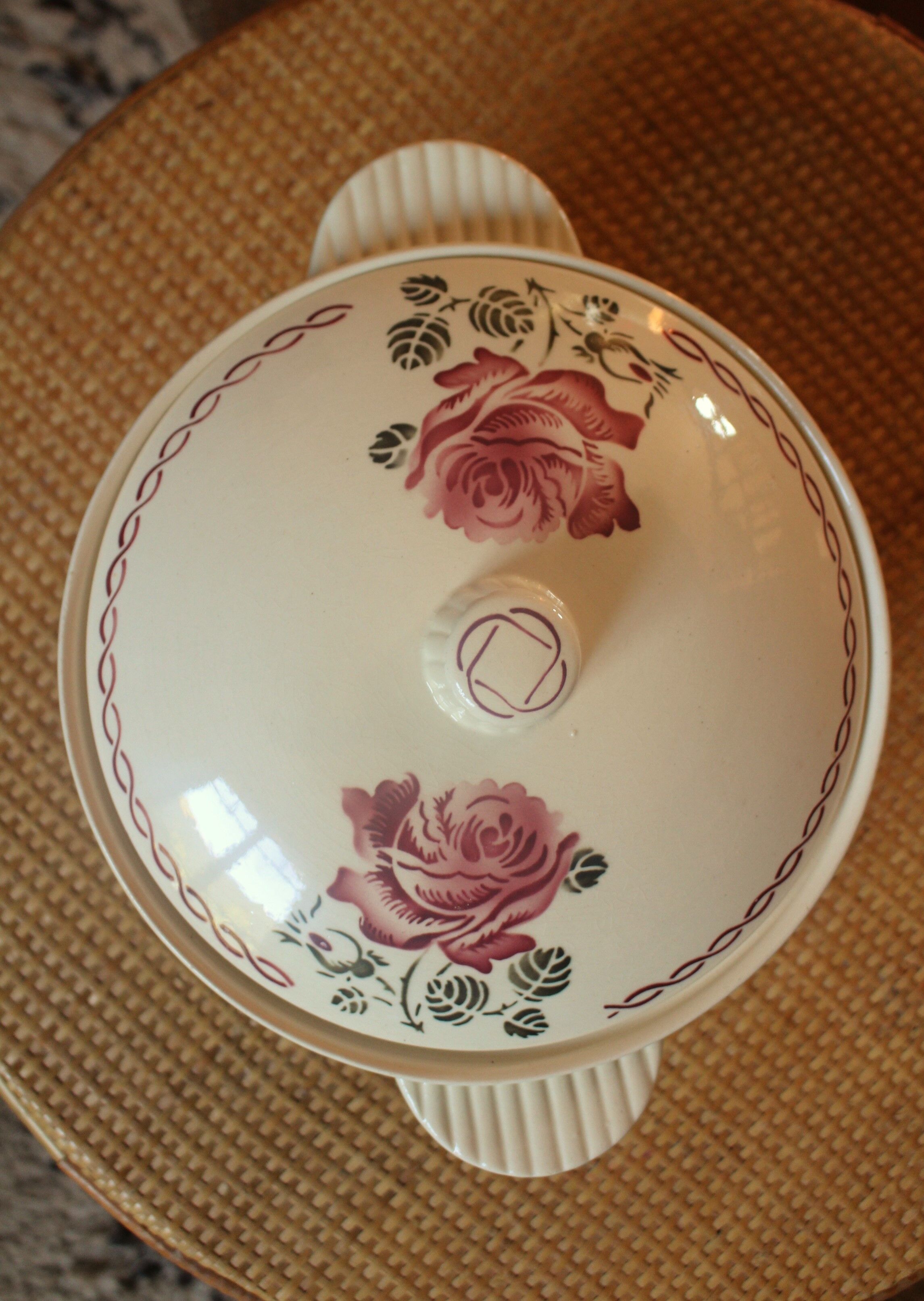 Soupière Germaine Badonviller art deco rose red black
