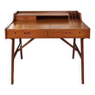 Bureau danois moderne du milieu du siècle en teck par Teak Desk par Arne Wahl Iversen modèle 56