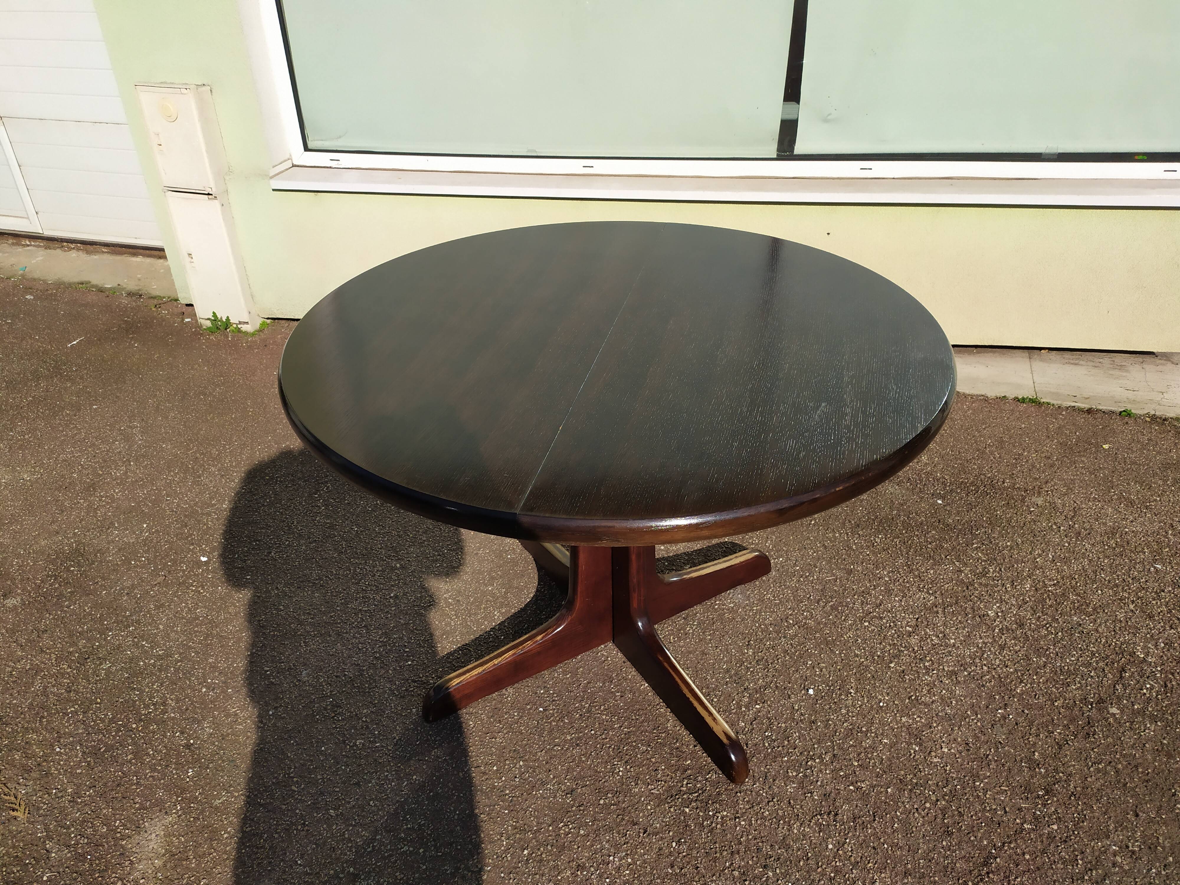 Round extendable wooden table - year 1960 - 110cm to 210cm