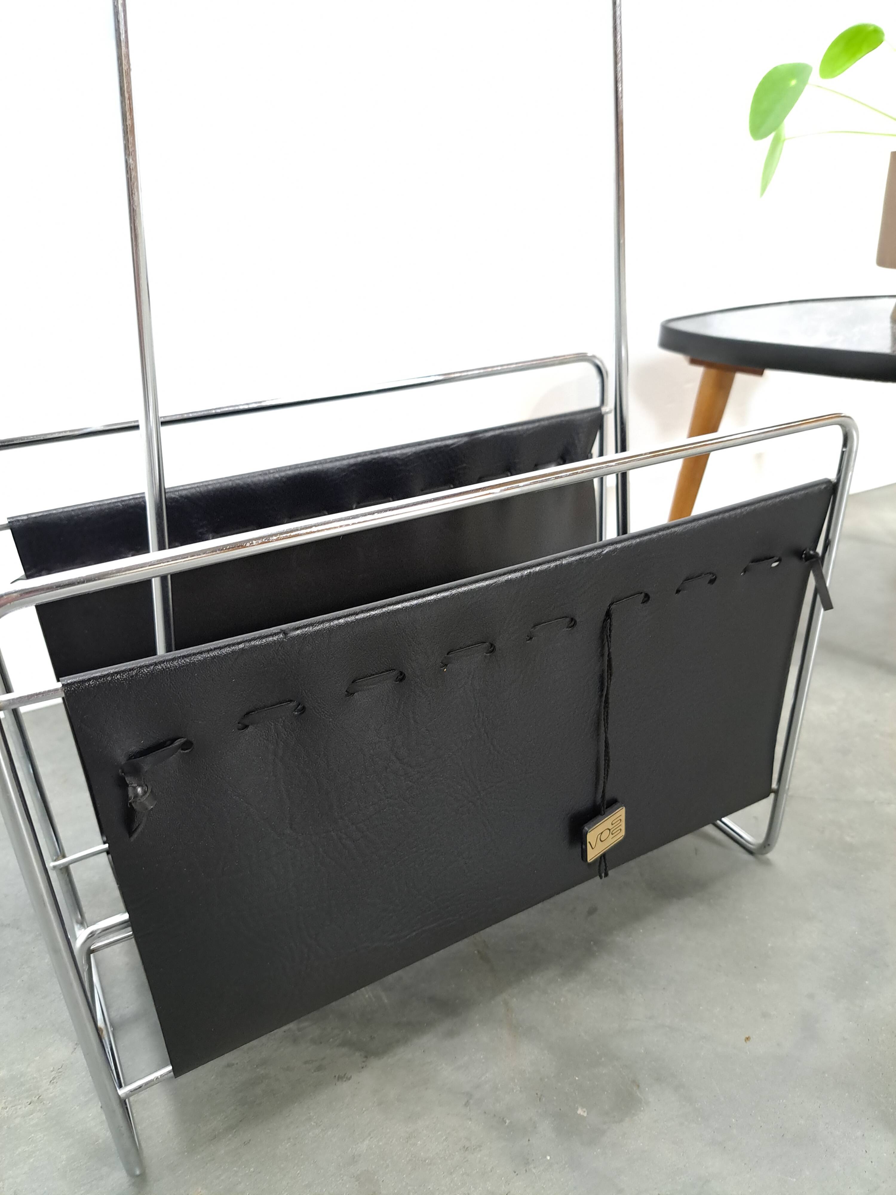 Design Voss jaren 70 leren tijdschriftenrek met chroom