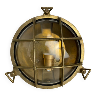 Solid brass porthole lamp