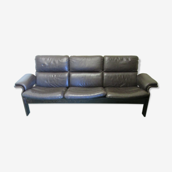 Scandinavian leather couch
