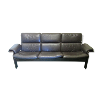Scandinavian leather couch