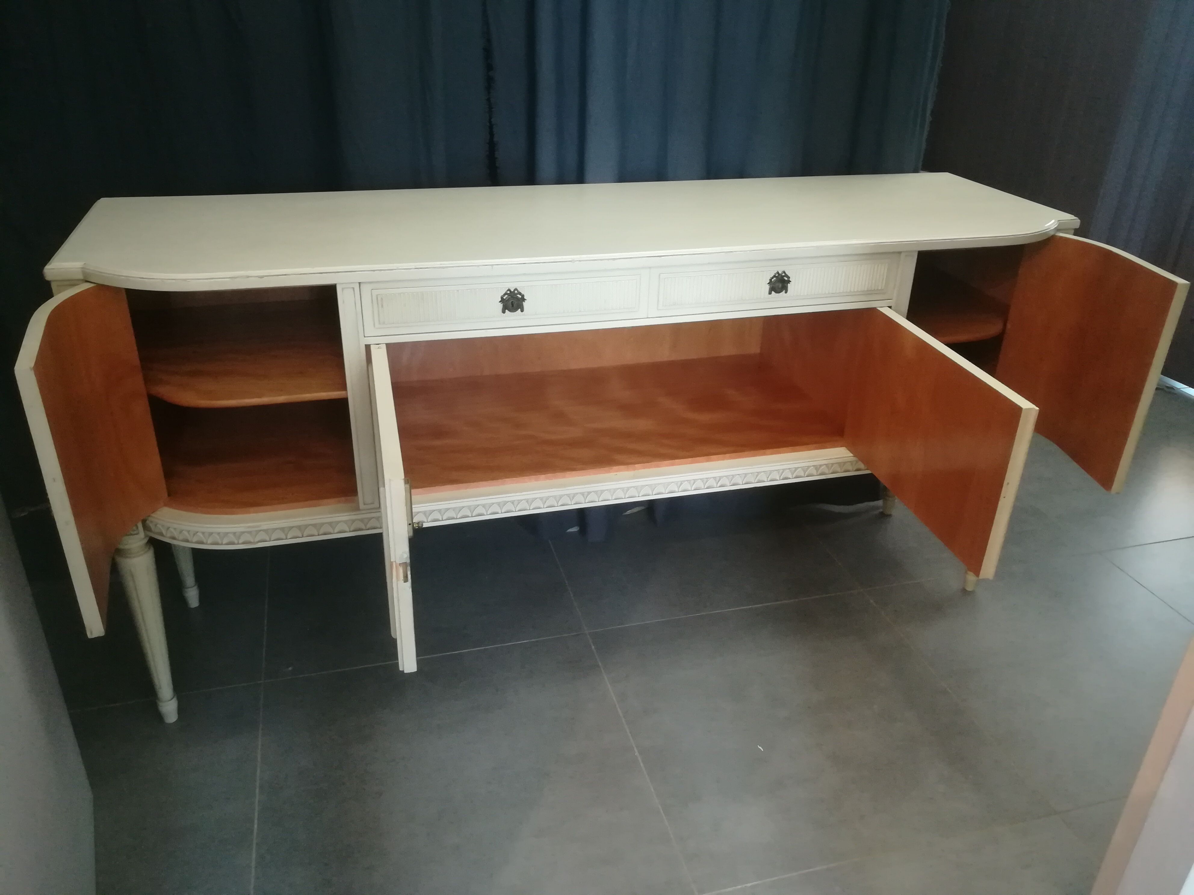 Enfilade style Louis XVI lacquered cream