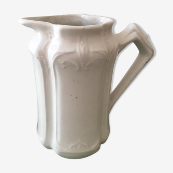 Vase/pichet ancien en porcelaine couleur ivoire