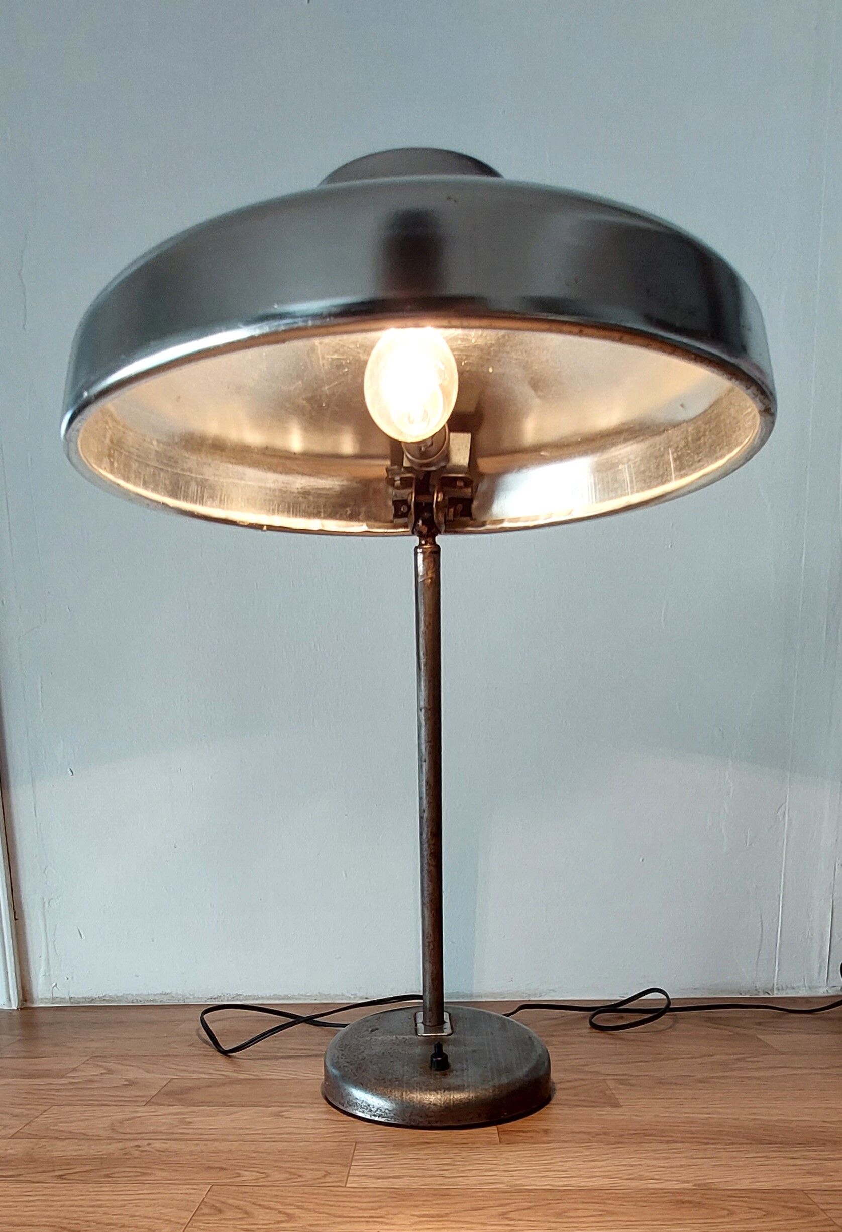 Industrial desk lamp style flying saucer, 1960.