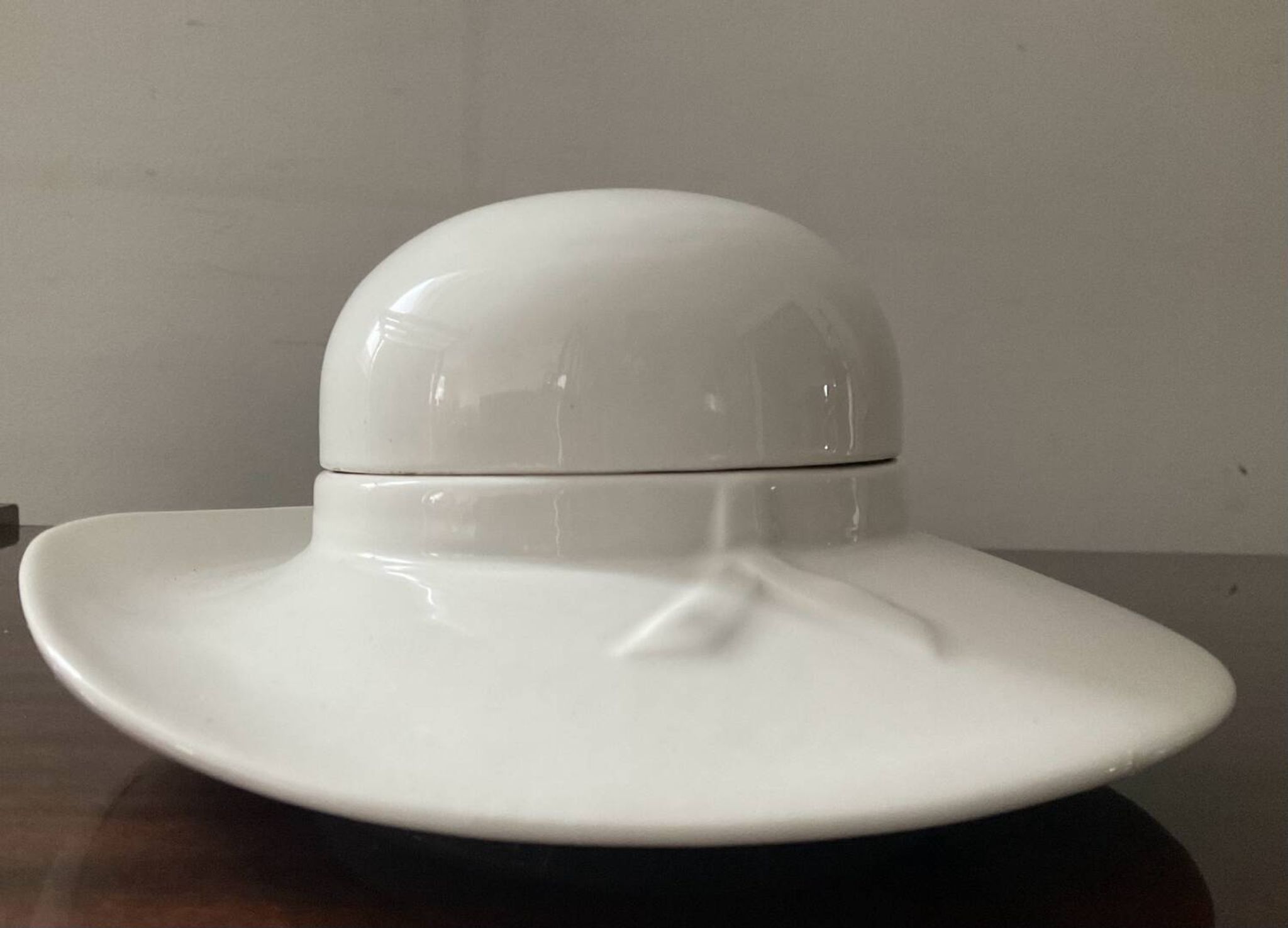 Vide poche vintage chapeau en porcelaine émaillée
