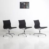 Set of 4 Eames Aluminum Group chairs model EA104-105