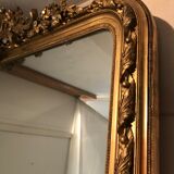 Large antique mirror with flagship shell in wood and gilded stucco
