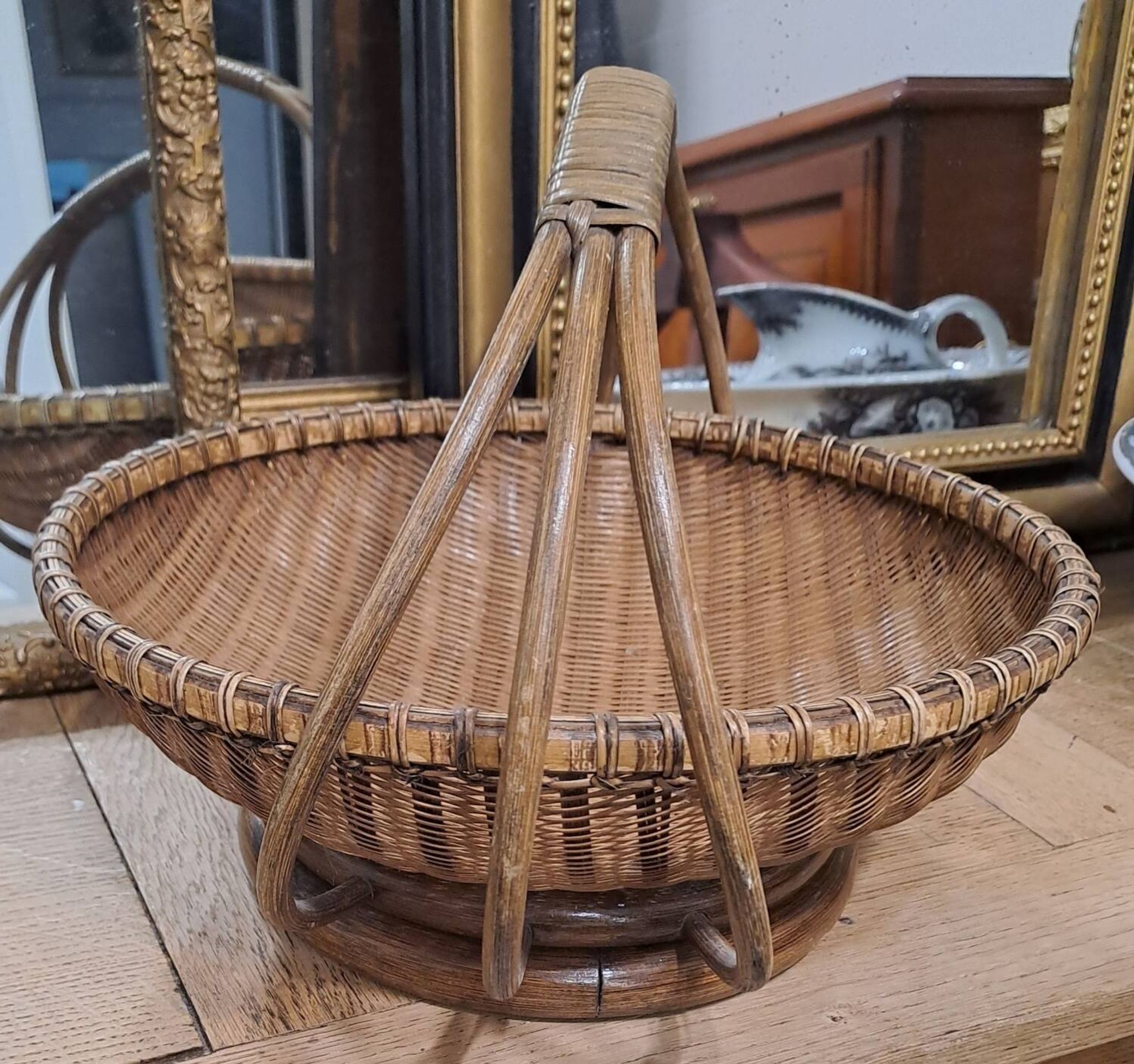 Corbeille ou panier en osier vintage