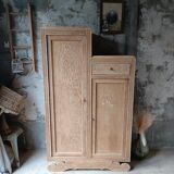 Asymmetrical wardrobe