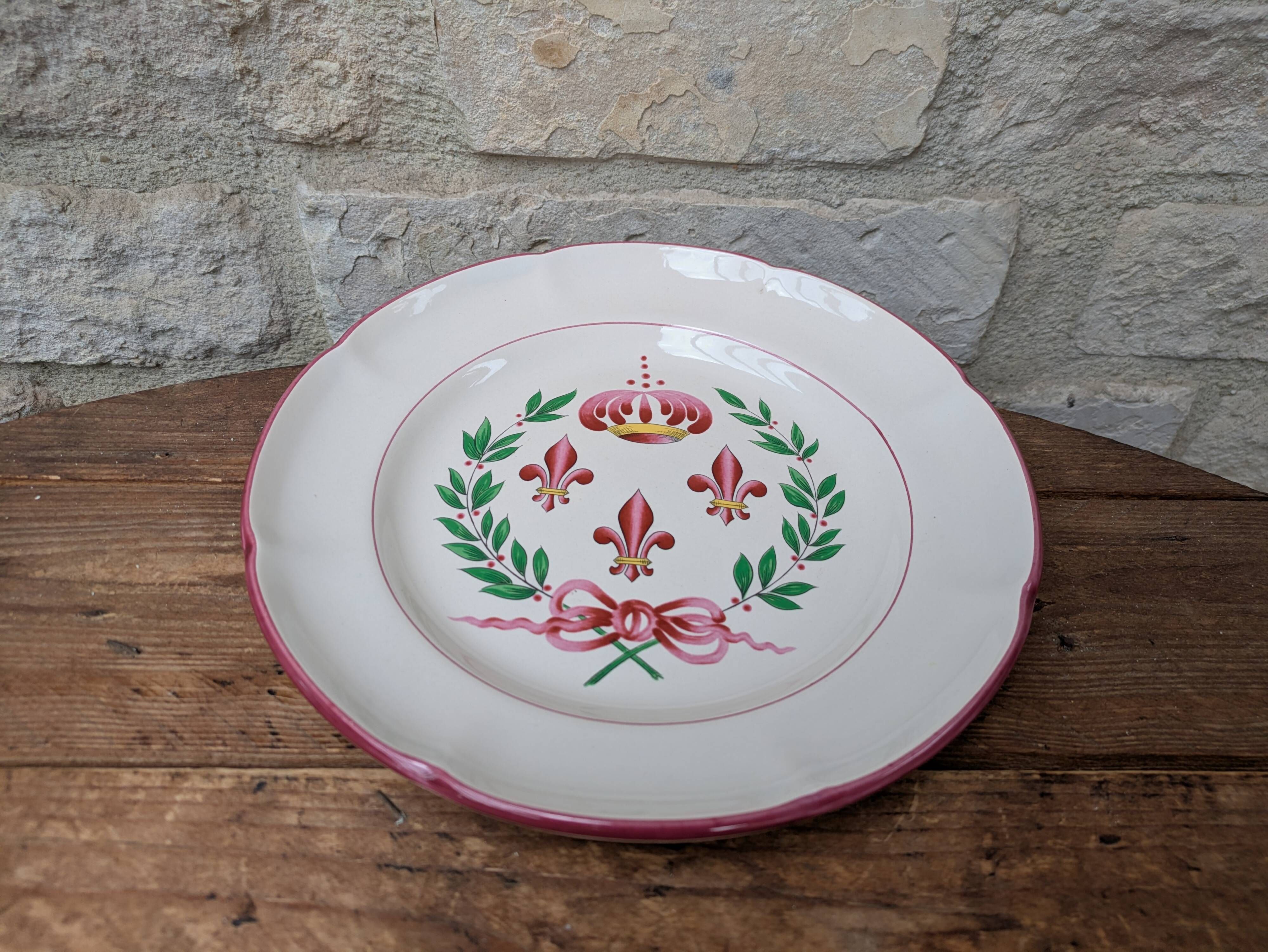Ancienne assiette avec blasons et armoiries Saint Clément France