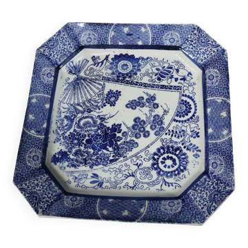Japanese octagonal dish blue and white inban – Meiji, c. 1870–1900