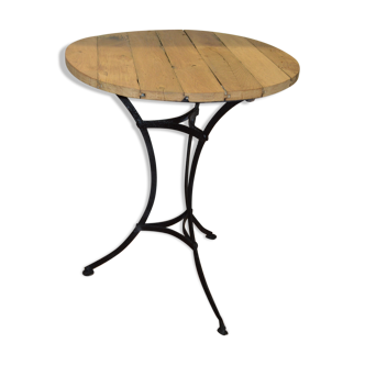 Bistro table in riveted iron and oak top