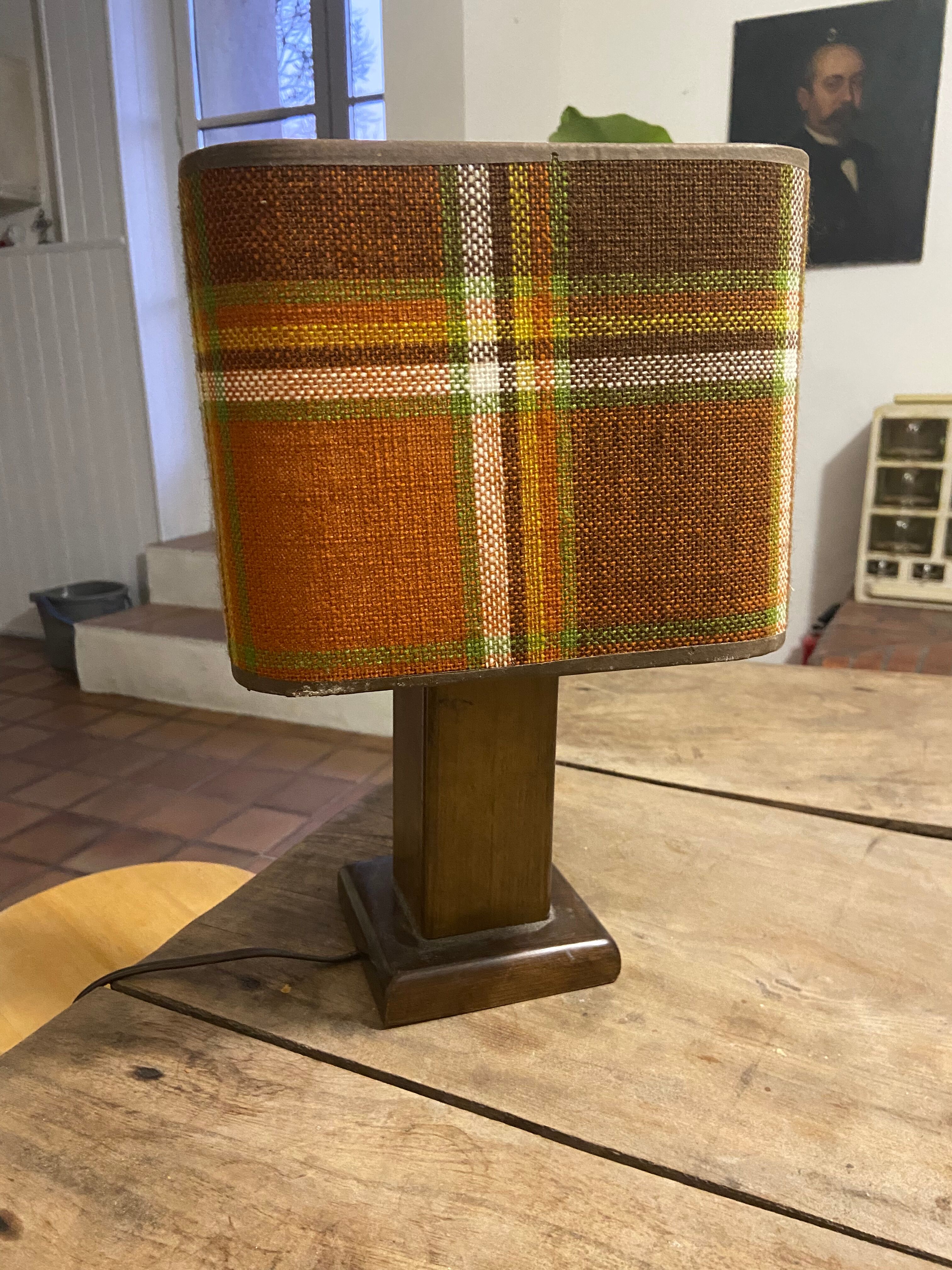 Table lamp