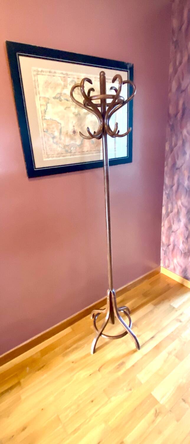 Coat rack on curved wooden stand, Baumann or Thonet style parrot