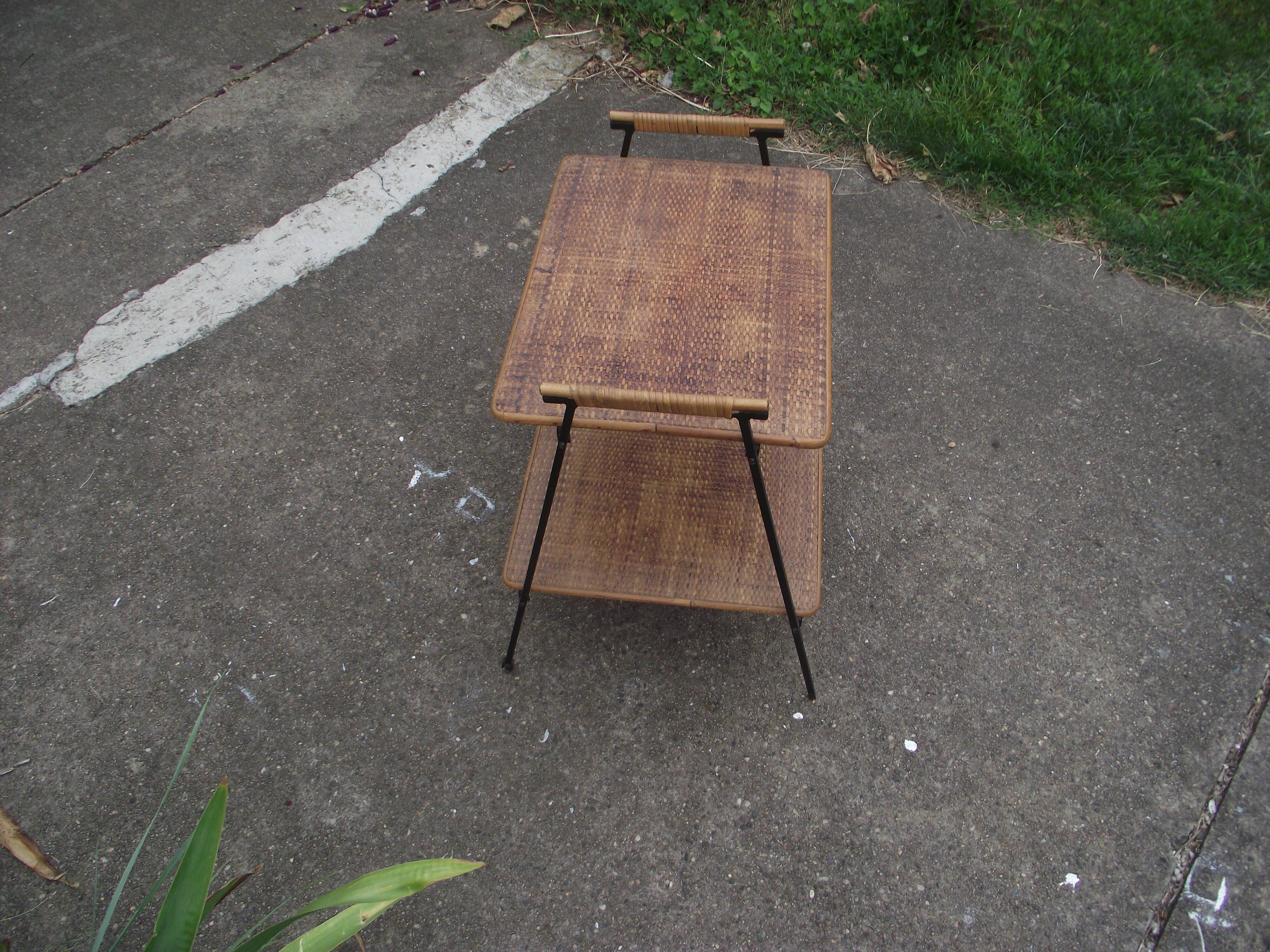 Table d 'appoint en rotin années 50