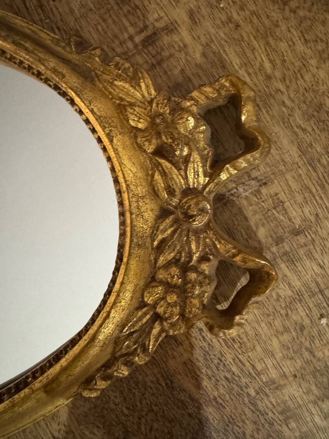 Oval gold knot mirror