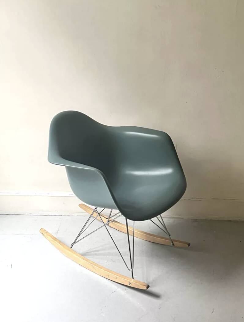 Eames Plastic Armchair RE RAR rocking chair design, Vitra edition