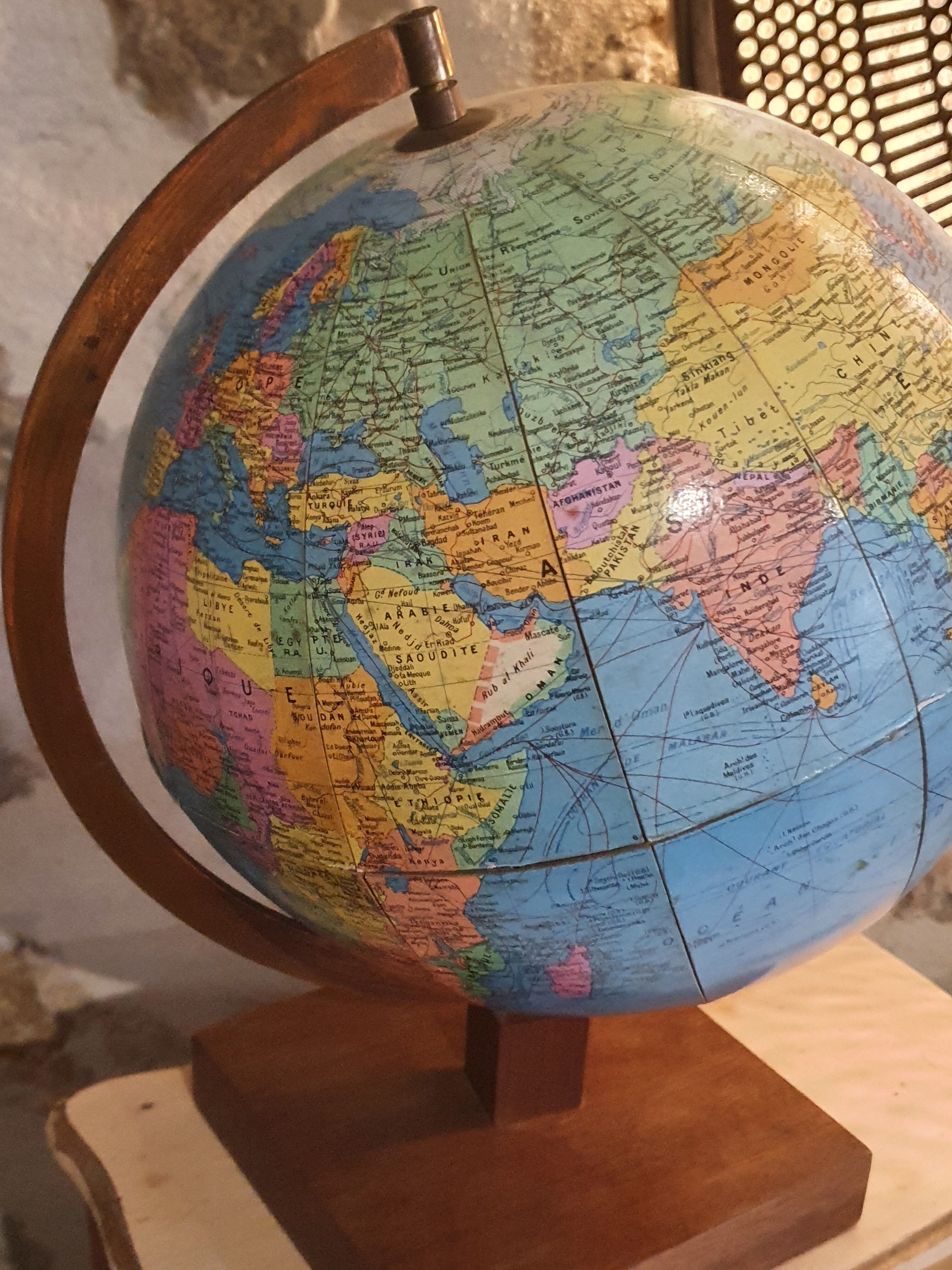 Vintage globe Gérard and Barrère