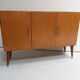 Buffet vintage avec 3 portes.