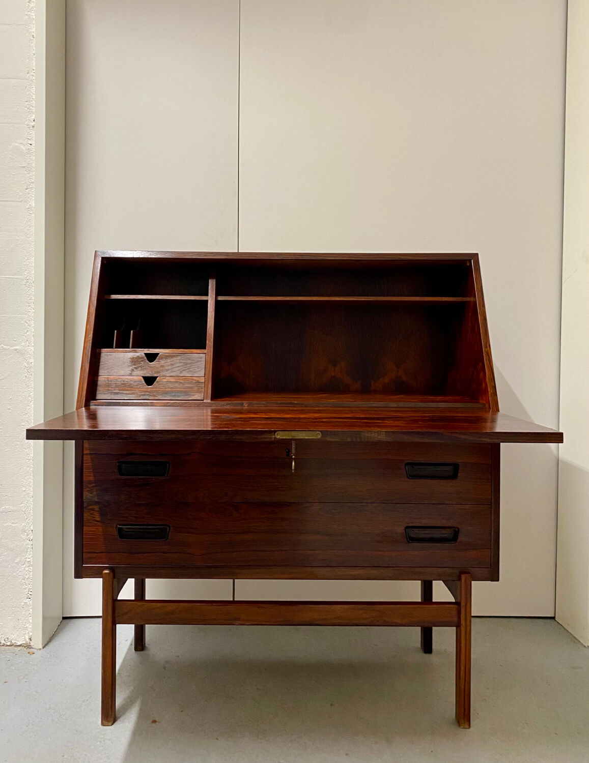 Rosewood desk, model 68 by Arne Wahl Iversen for Vinde Mobelfabrik