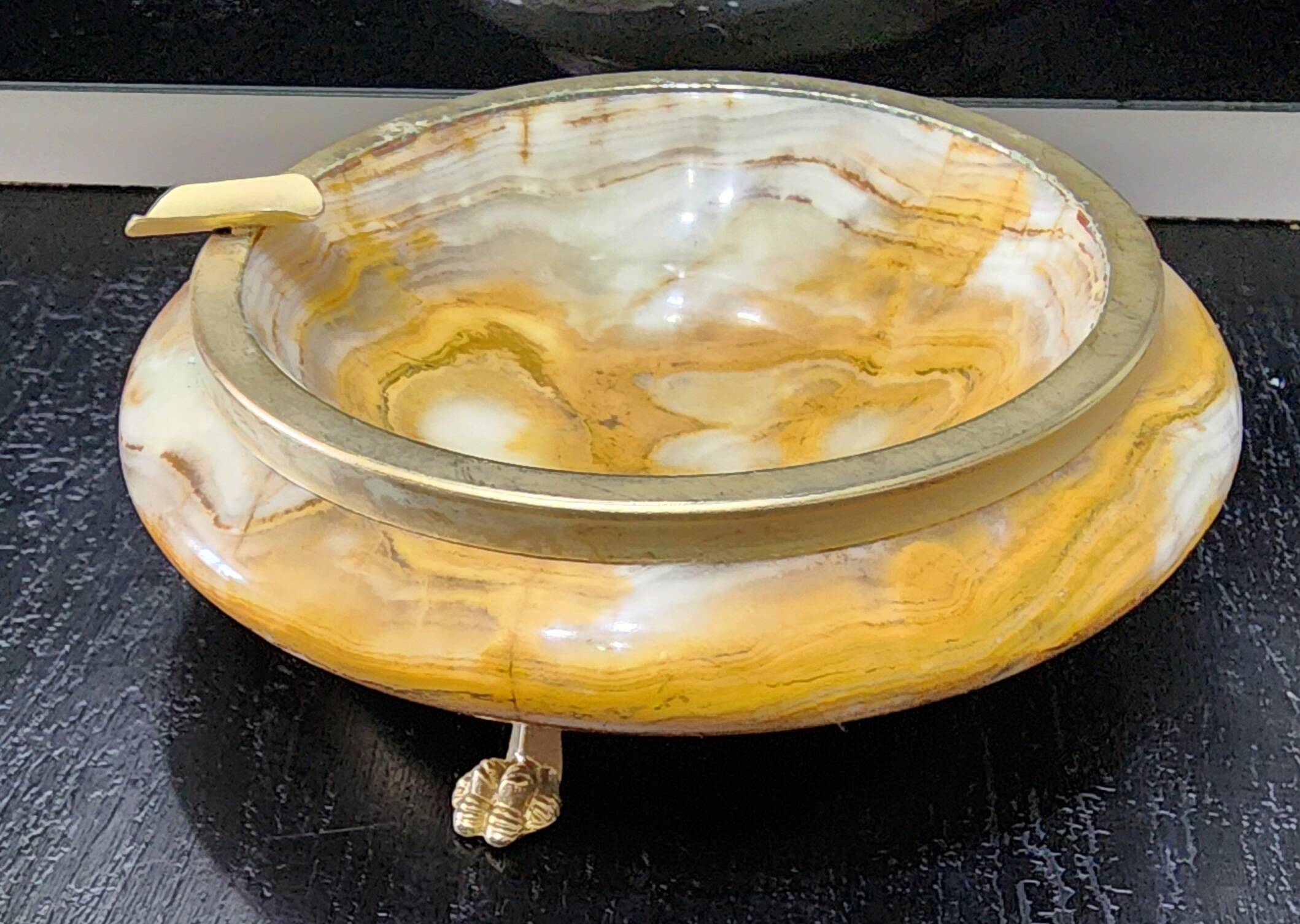 Vintage table lighters + 2 onyx ashtrays – decorative set