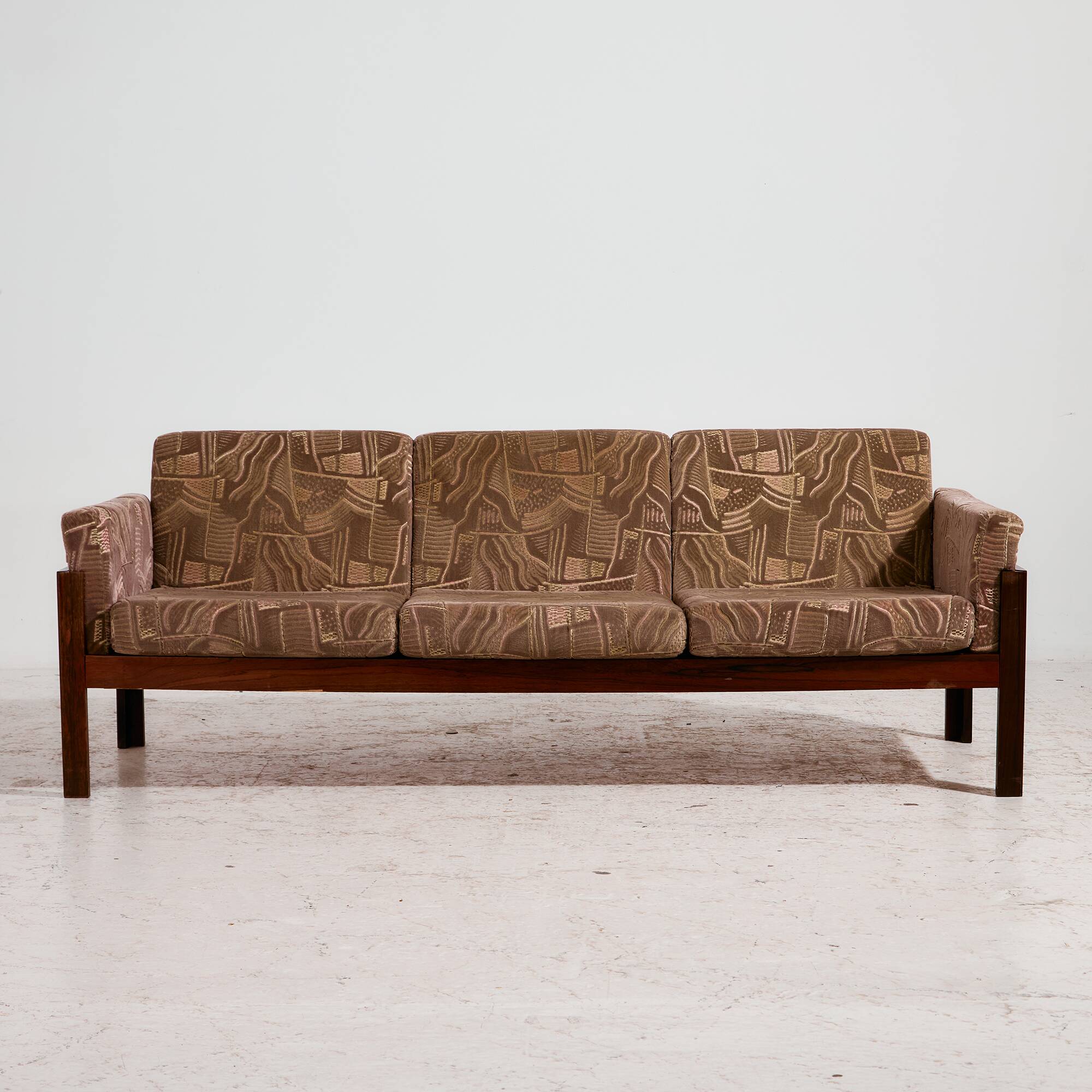 MK11213 Three-seater rosewood sofa