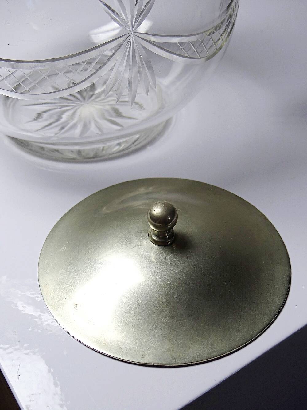 Pot/bowl with a bubble design, antique engraved crystal from Bohemia and silver-plated metal, 1920-1940.