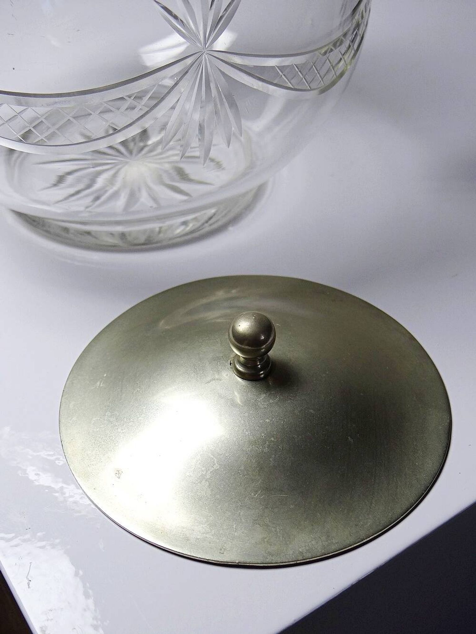 Pot/bowl with a bubble design, antique engraved crystal from Bohemia and silver-plated metal, 1920-1940.