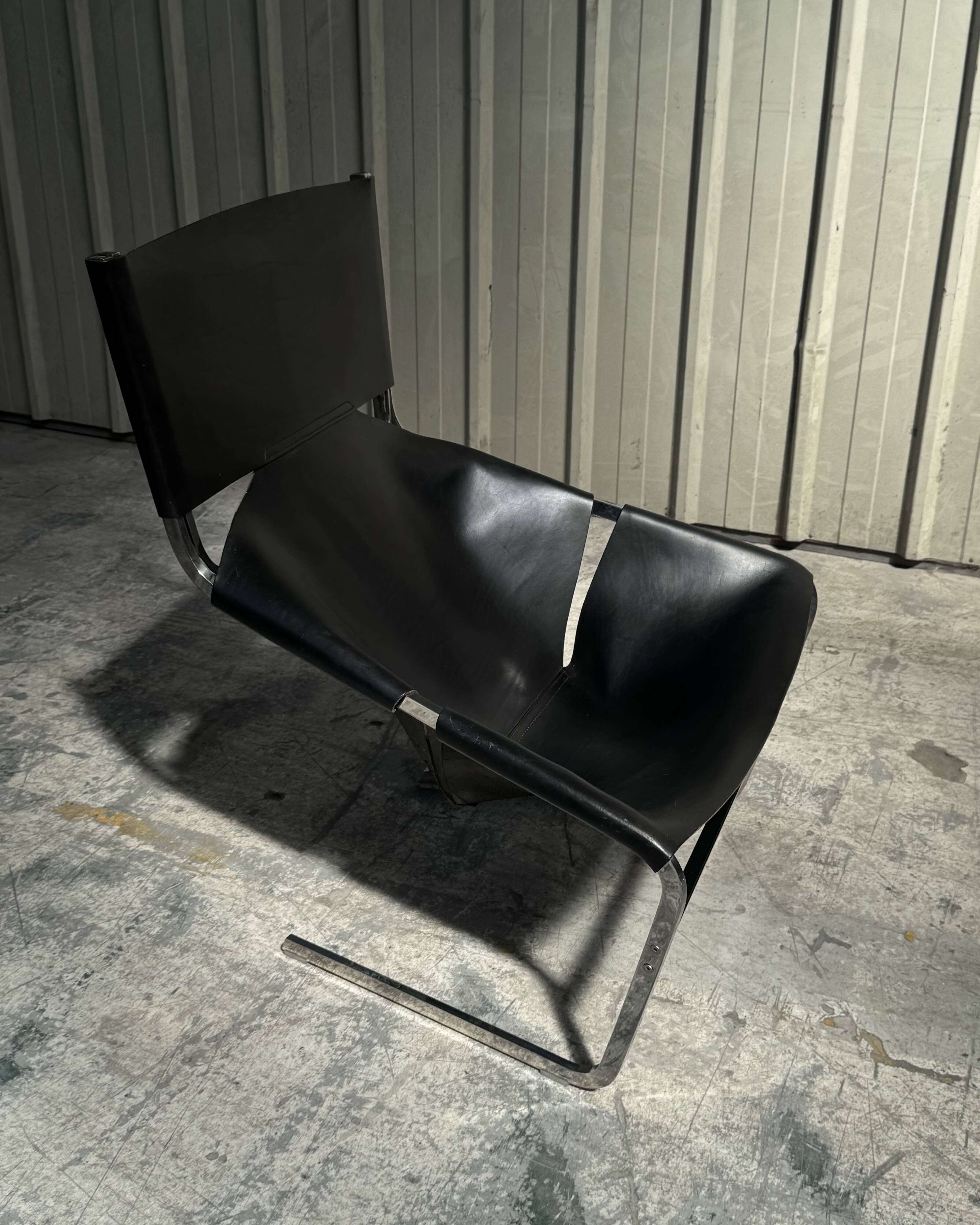 F444 armchair in black leather by Pierre Paulin for Artifort 00's