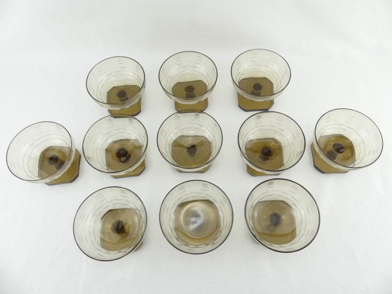 11 Art Deco smoked glass champagne glasses