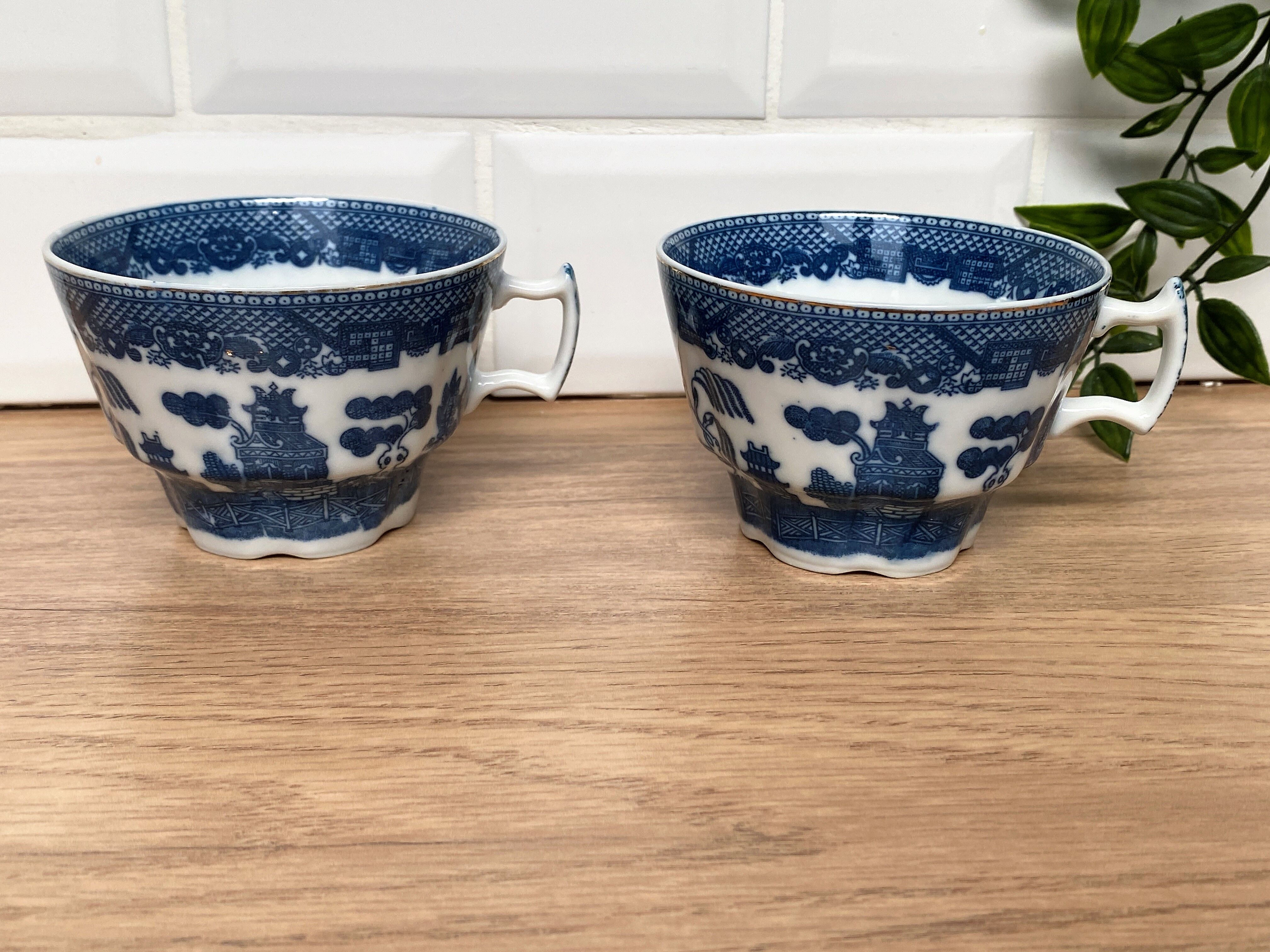 2 fine porcelain cups