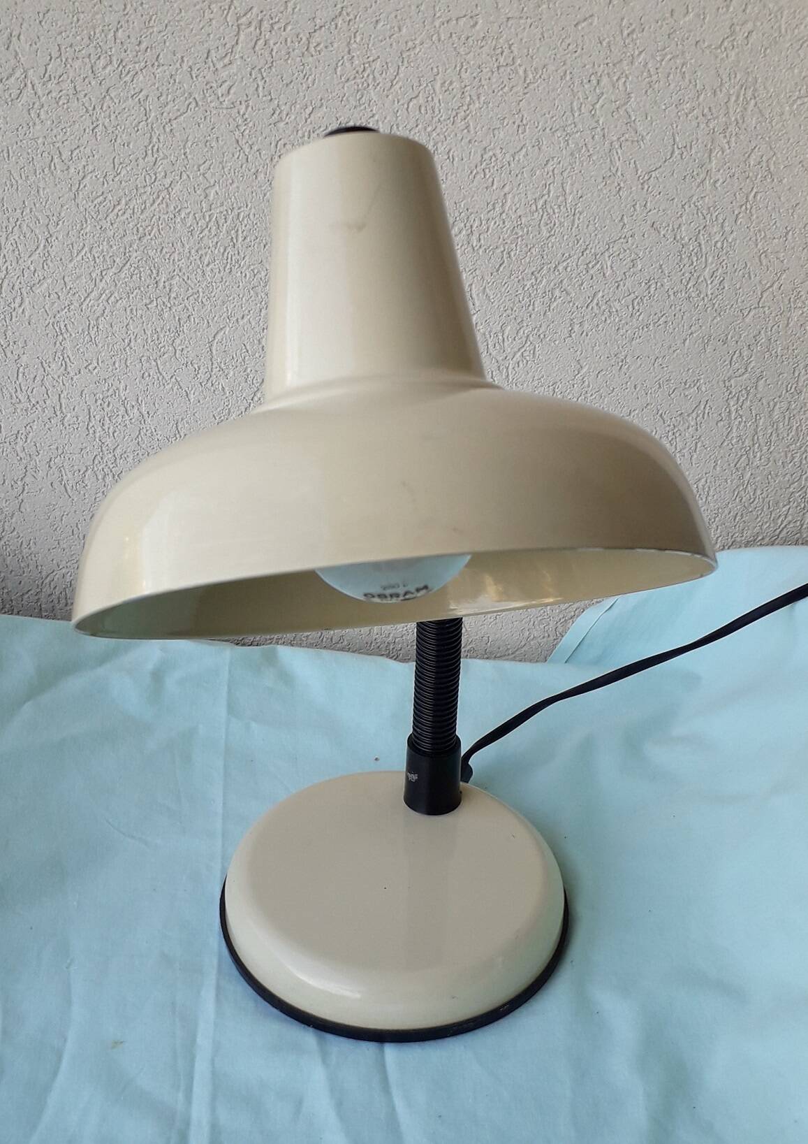 Desk lamp