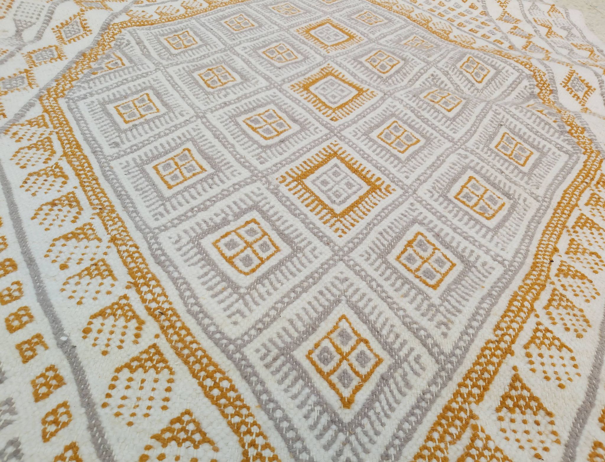 Tapis traditionnel tissé à la main en pure laine 114x200cm