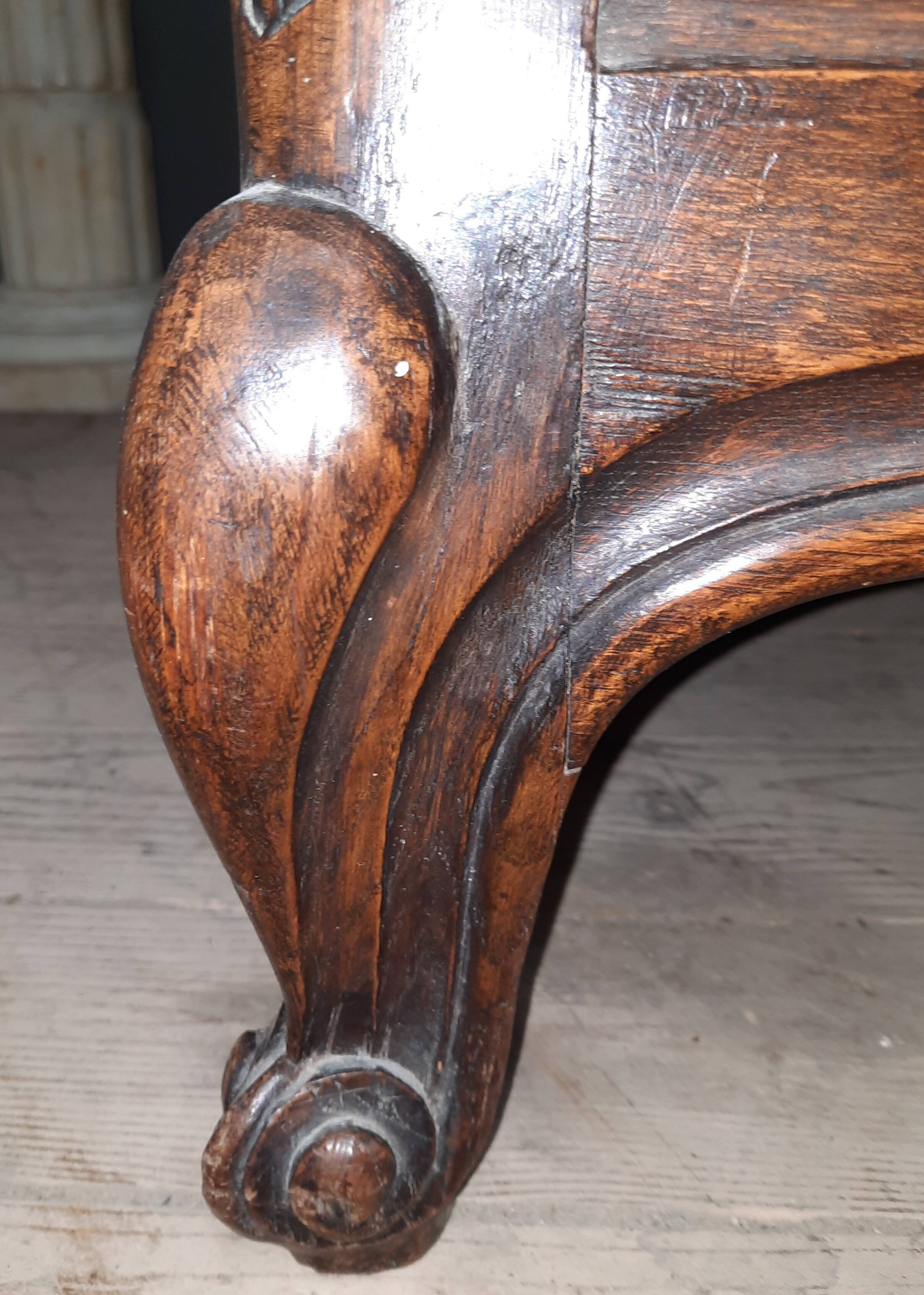 Oak chest of drawers
