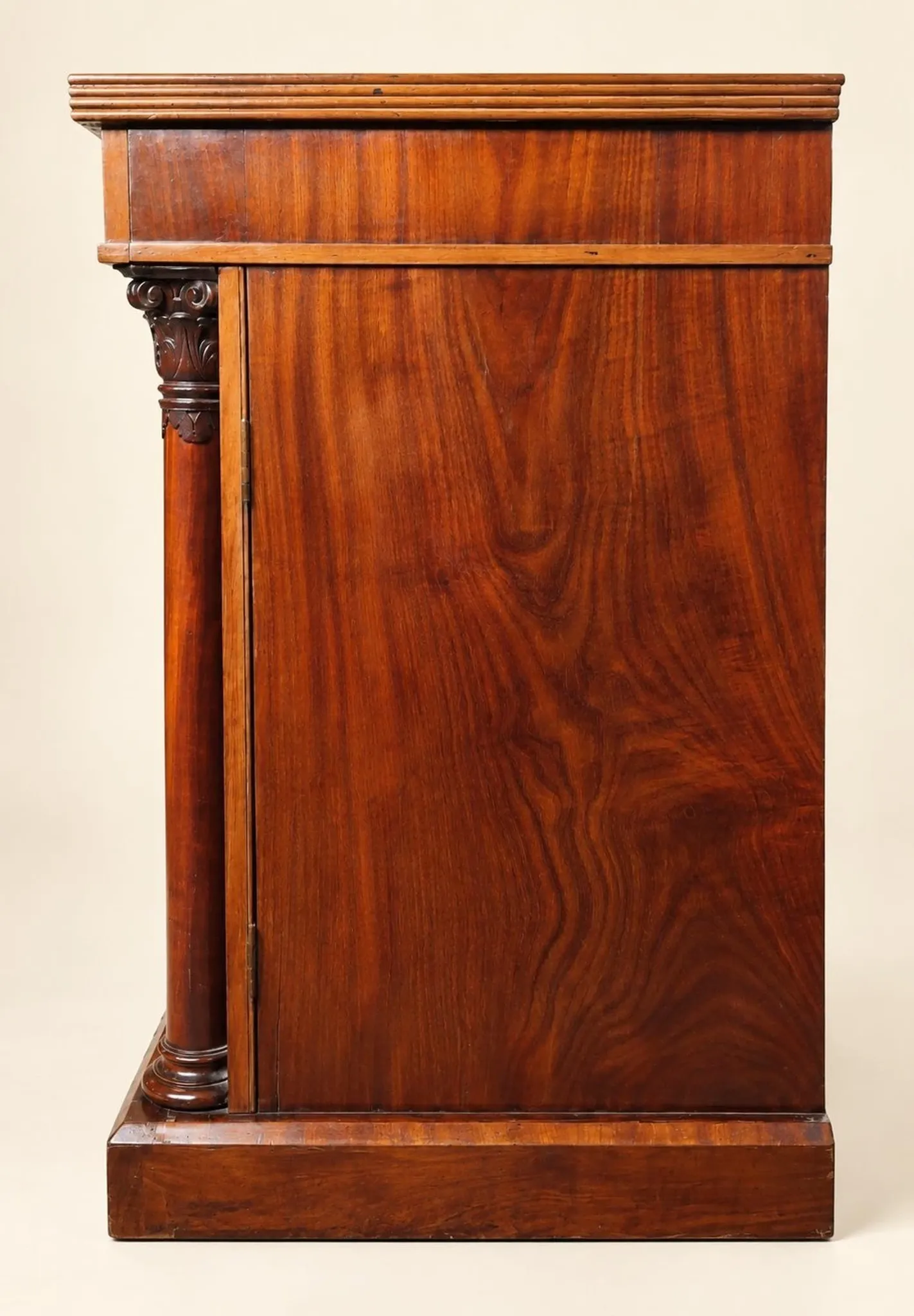 Large buffet in flame mahogany, William IV / Regency columns.