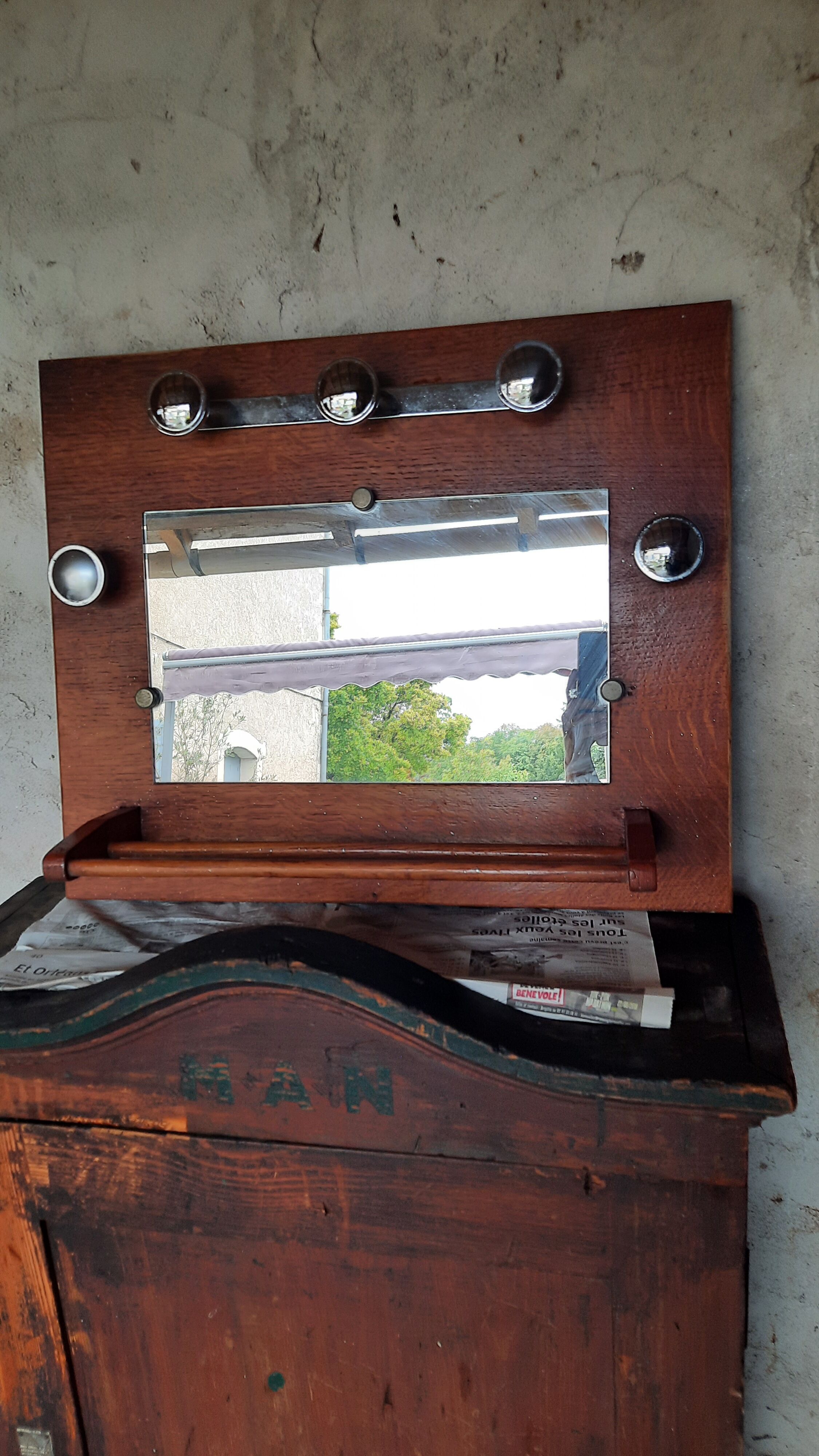 Wall coat rack