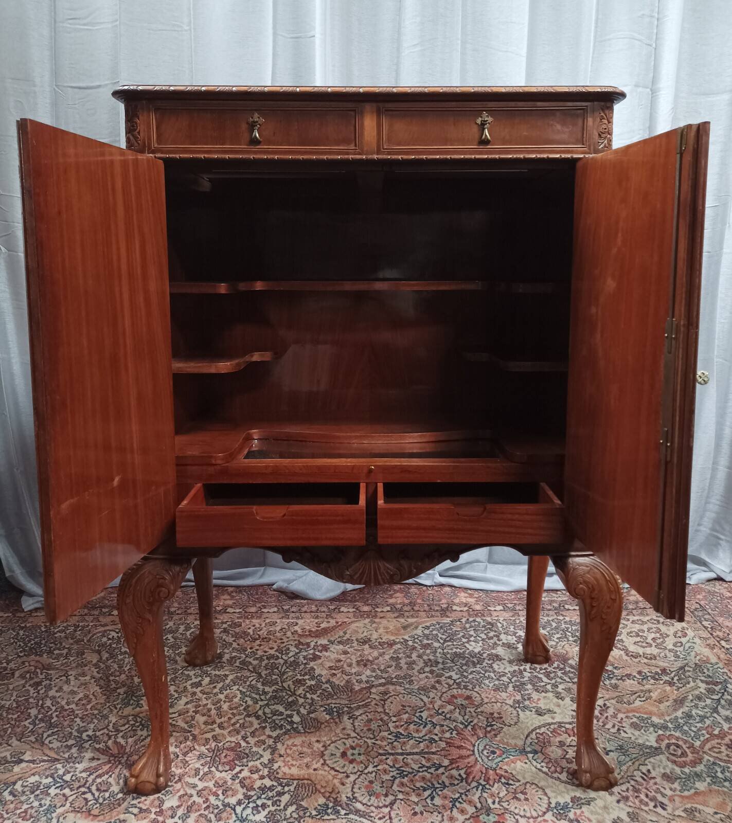 Meuble bar chippendale Maison JELLINEK en acajou