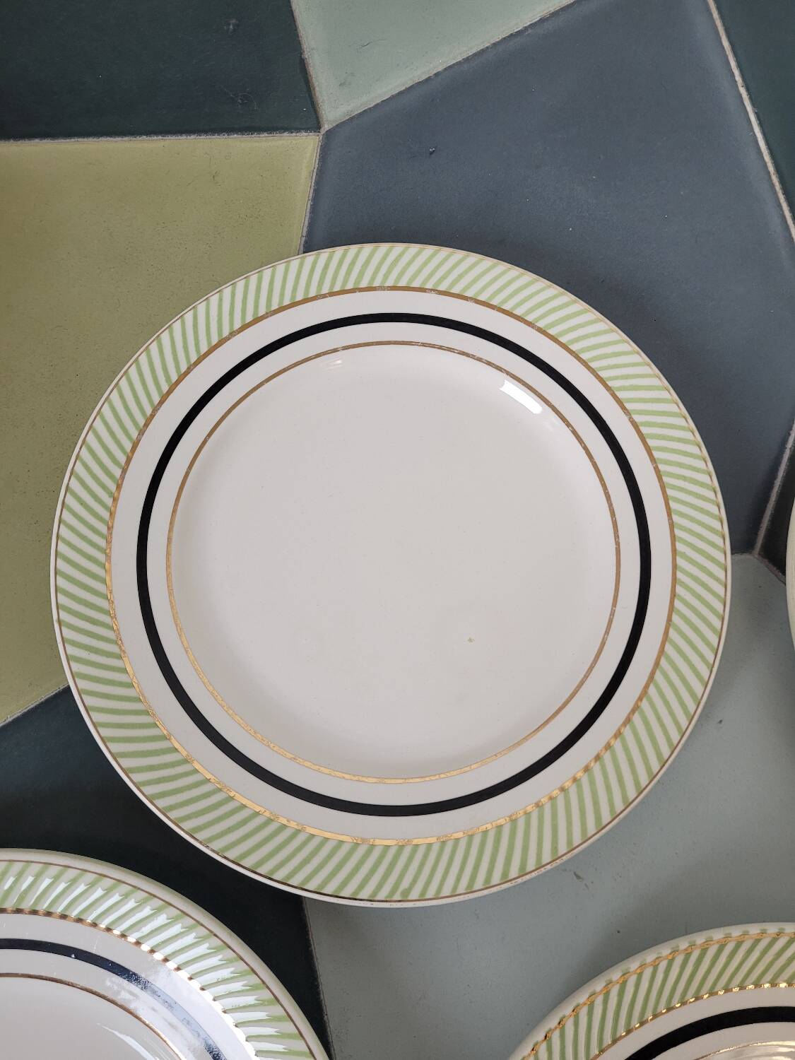 Lot n°2 of 5 Opaceline dessert plates from Salins