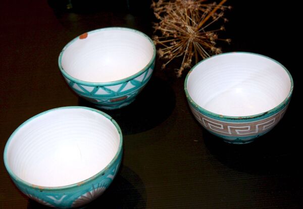 Trois bols Robert Picault, céramique de Vallauris des années 50.