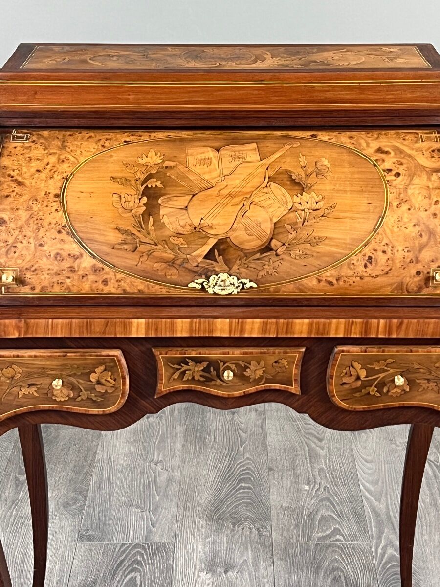Bureau à cylindre en marqueterie de style Louis XV, XIXe siècle