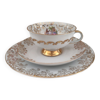 Solitaire in Bavaria porcelain decorated with a couple of marquises Trio cup, saucer and dessert plate