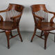 Paire de chaises de bureau de bureau en chêne édouardien anglais