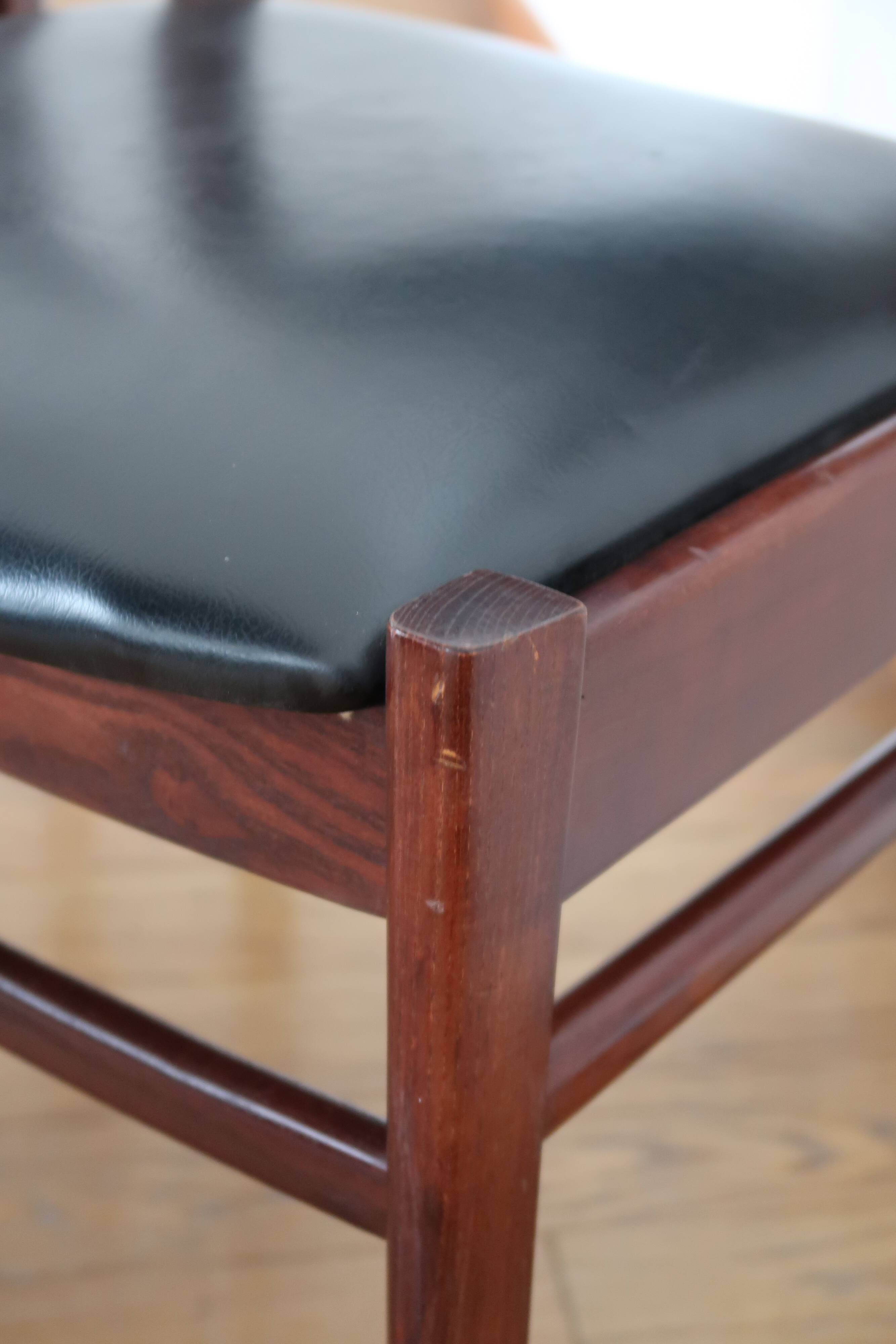 4 Scandinavian chairs skaï black