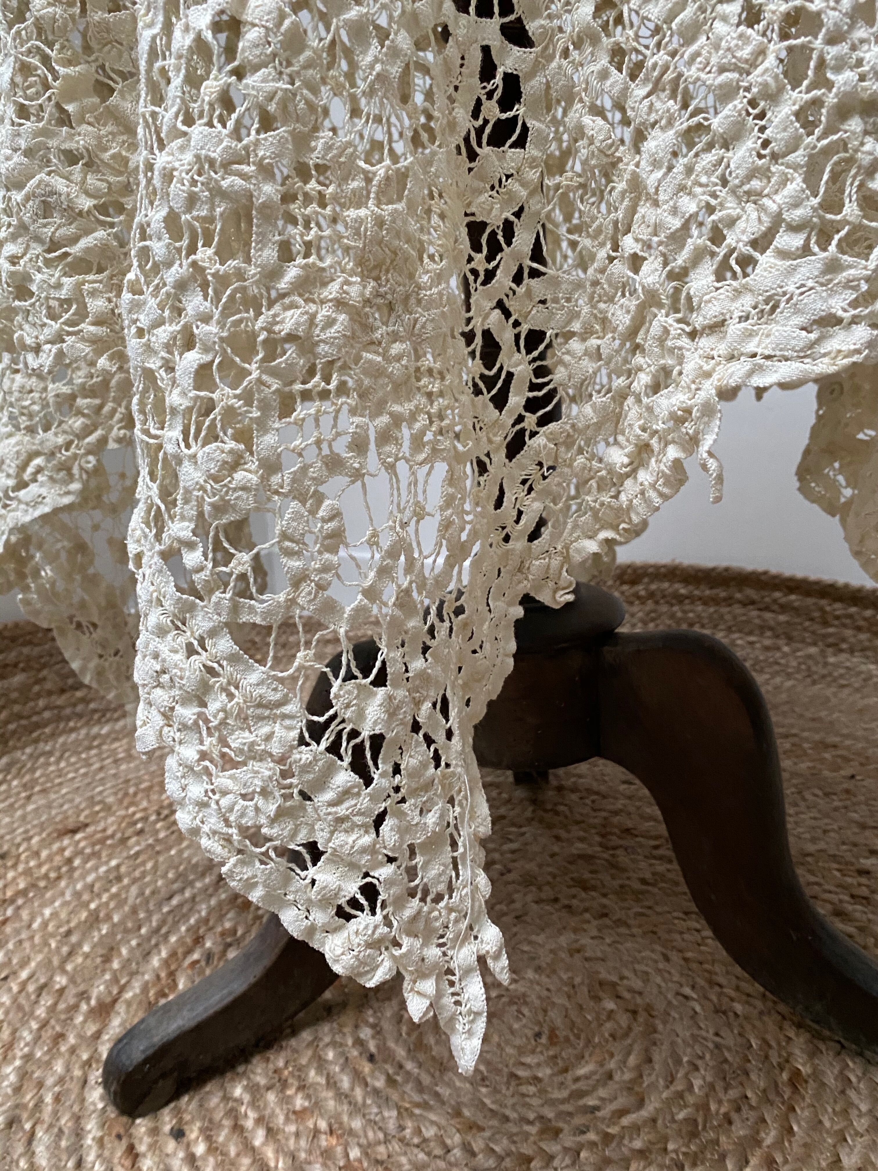 Luxeuil lace coat
