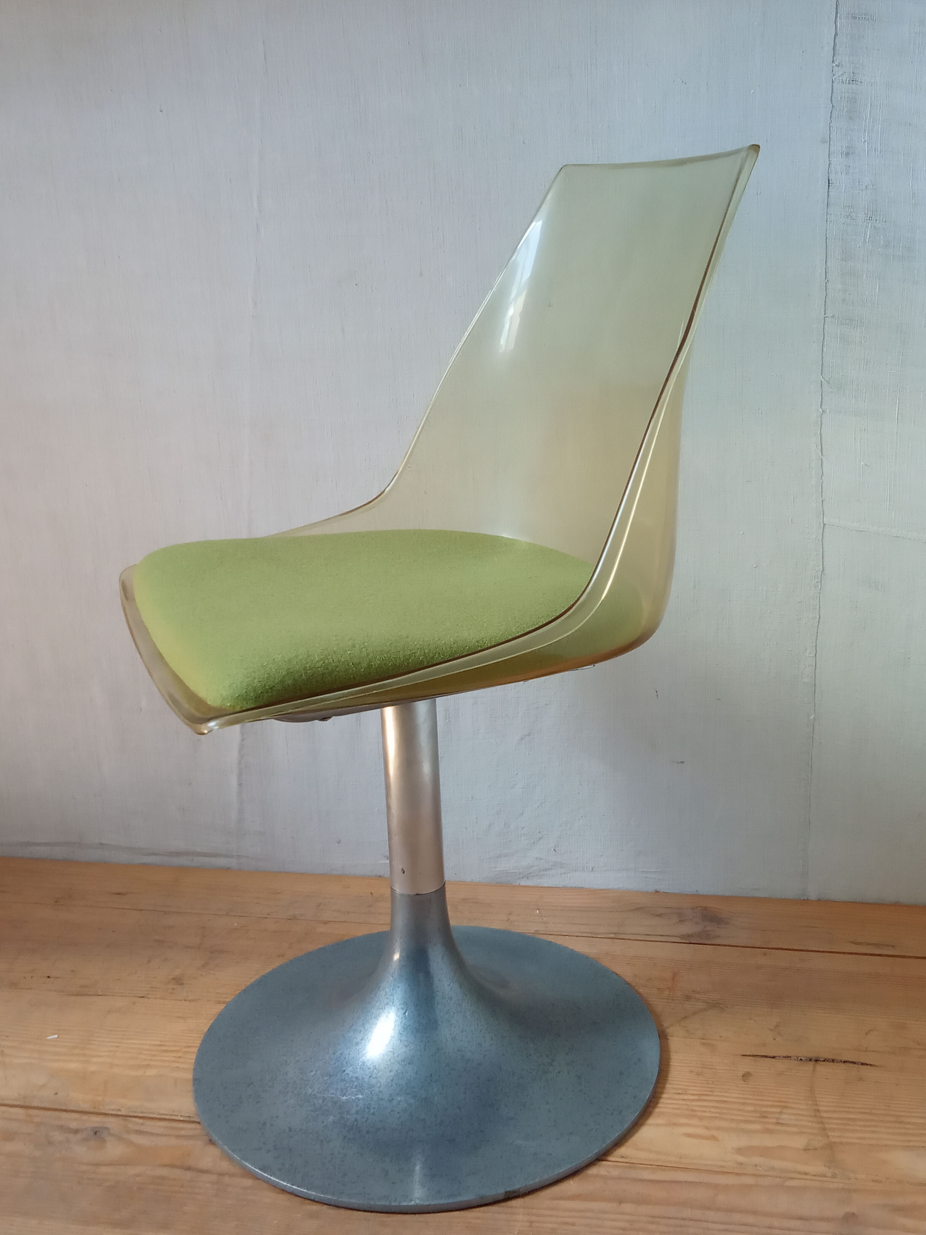 1970 swivel tulip foot chair