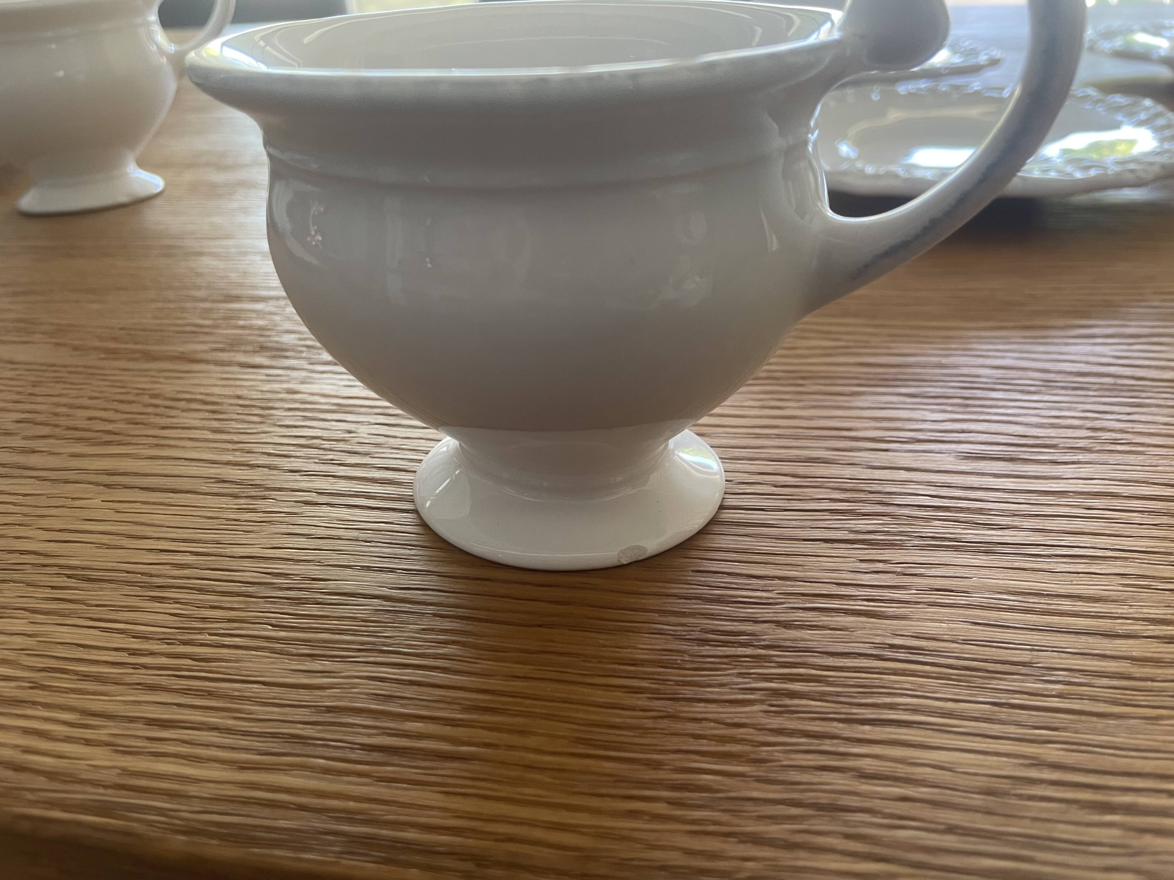 Lot de 4 tasses à thé et leur soucoupes
