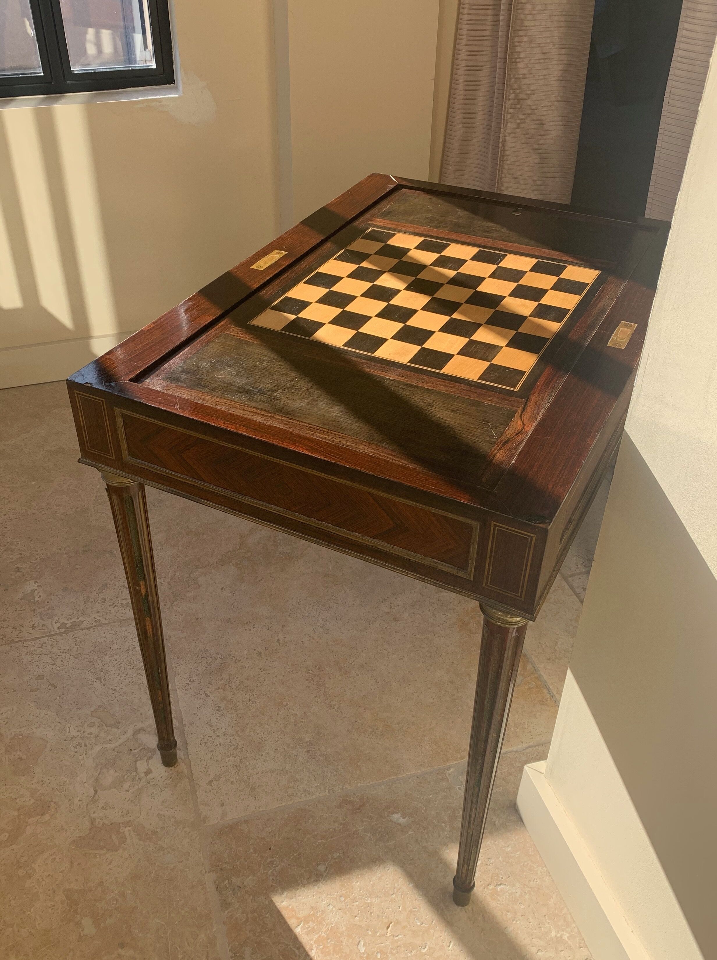 GAMES TABLE Louis XVI late nineteenth, in inlaid checkered rosewood and backgammon