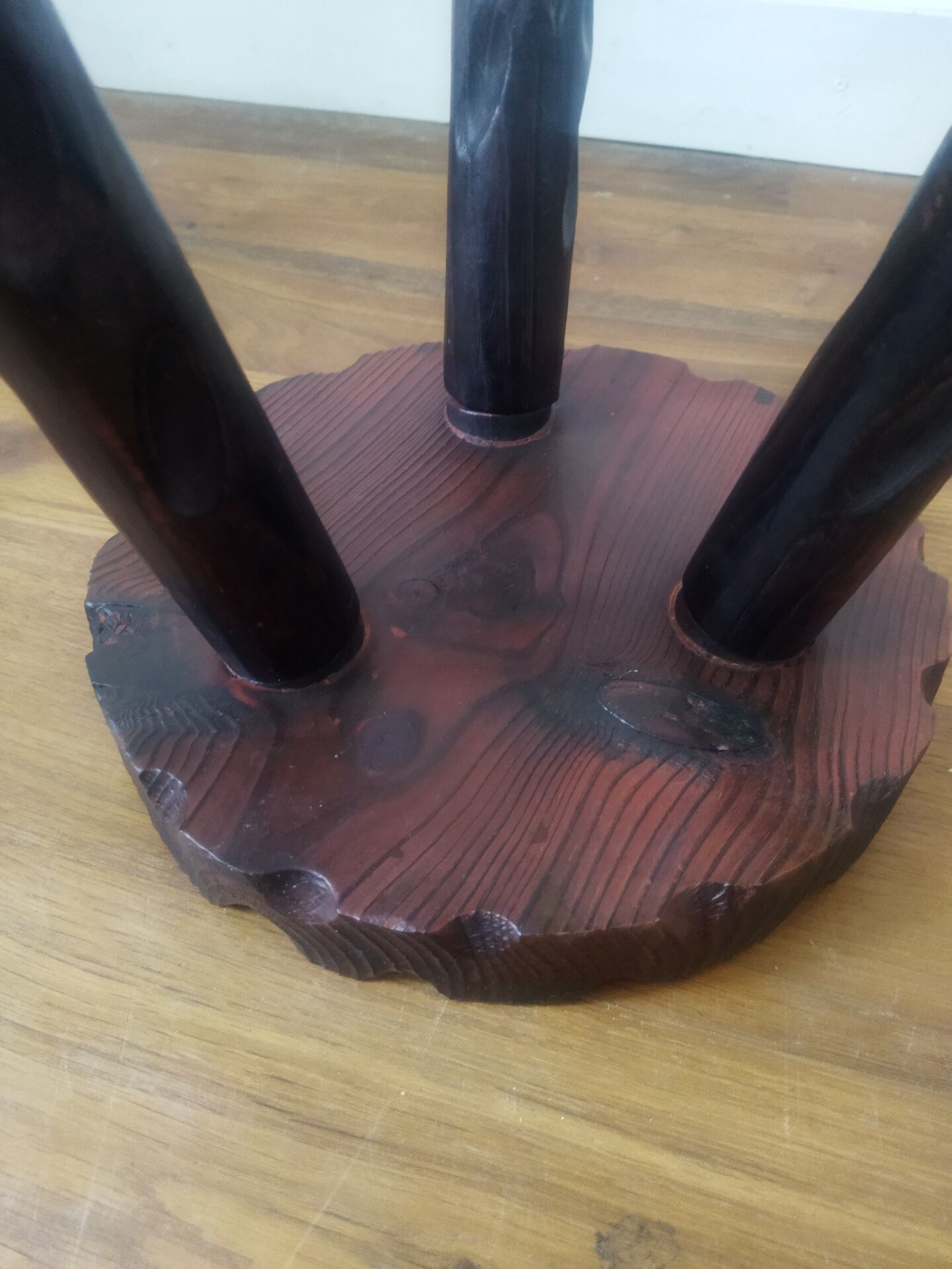 Tabouret de ferme tripode